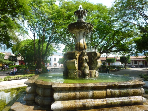 Parque Central with an interesting fountain