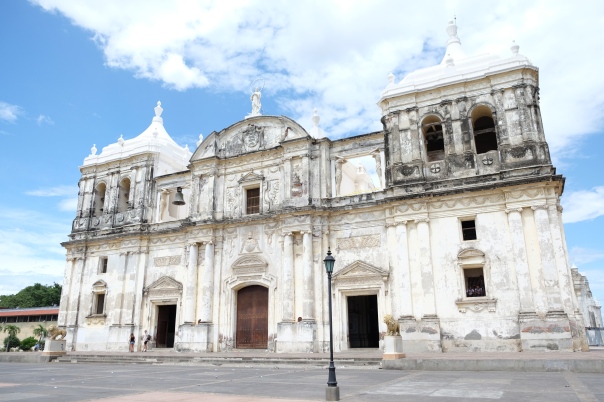 Check out the columns of the Insigne y Real Basílica Catedral de la Asunción de la Bienaventurada Virgen María!