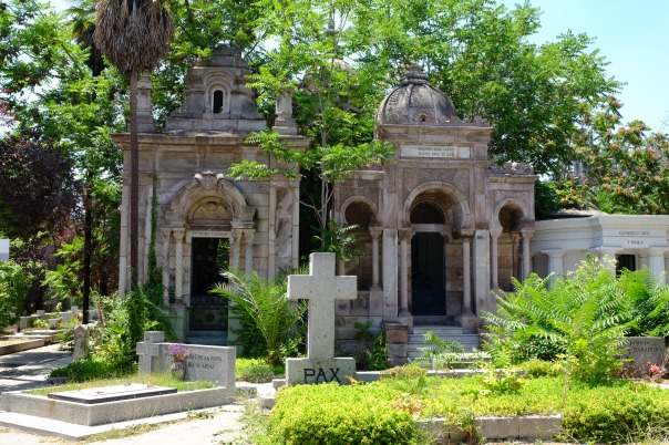 Cementario General - full of impressive tombs!